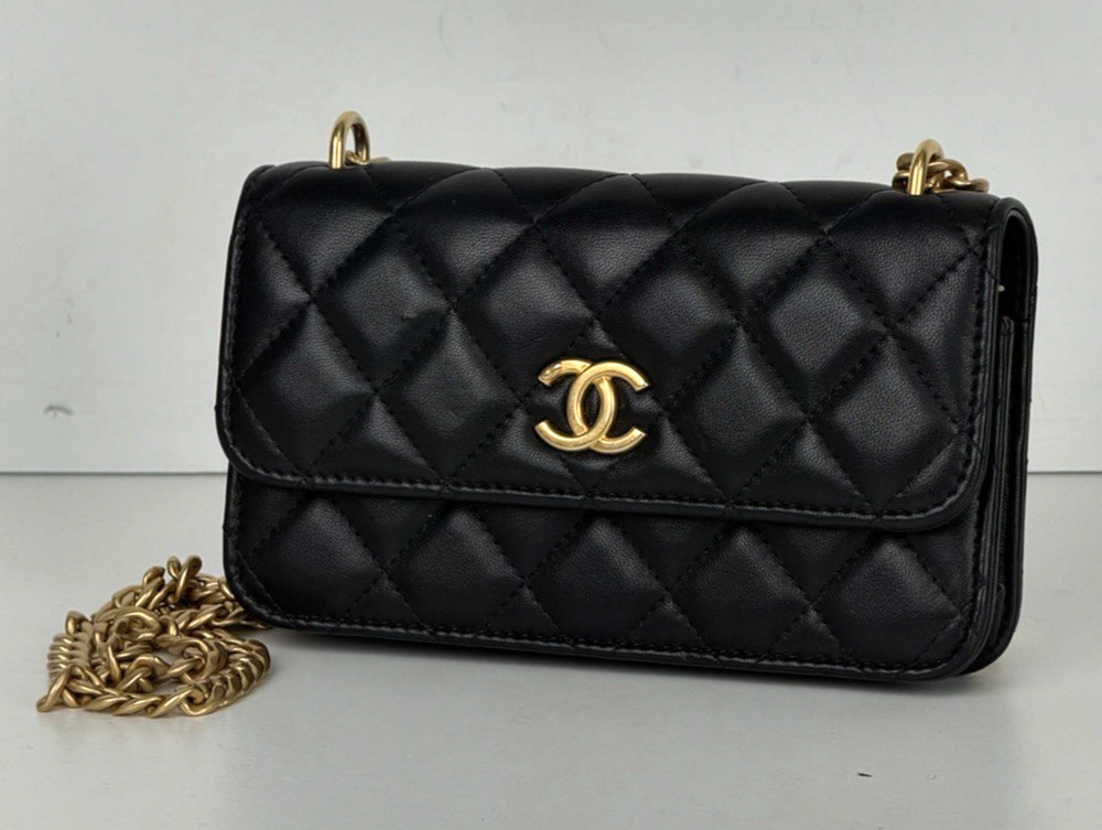 Chanel Dynasty Flap Phone Holder Bag in Black Leather with Gold-Tone HW 2019 D5